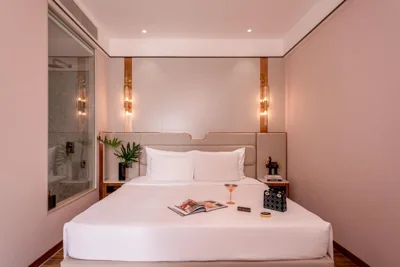 Signature vue sur la ville avec blanchisserie gratuite 3 pièces par jour (non cumulables) — Adora Mira Riverside
